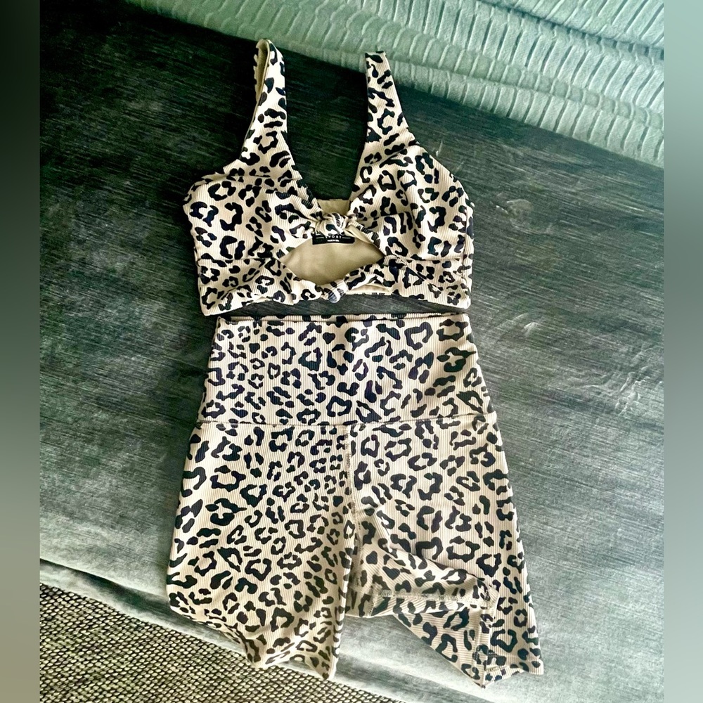 BEACH RIOT sports bra and shorts set sz Small